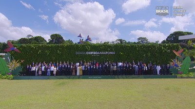 Cover of video: 11.07.2025 (Belém - PA) Family photograph with Heads of State and authorities at the Leaders' Summit
